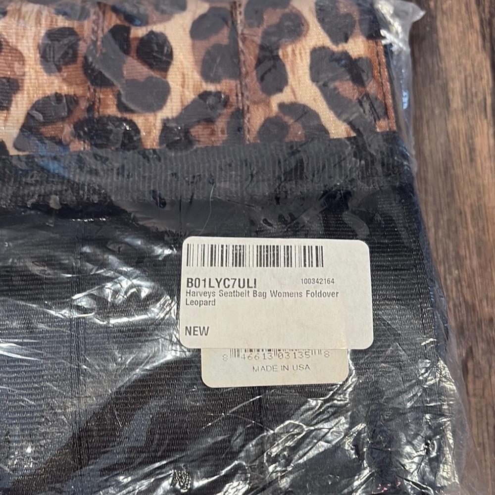 NWT- Harveys Leopard Print Seatbelt Crossbody Bag- Rare! - Picture 2 of 5